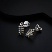 Elegant Silver Earrings Featuring Beautiful Leaf Design