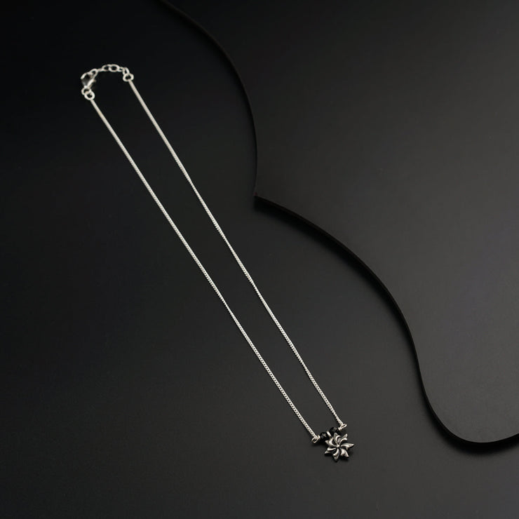 Eleganter Parijat Silberkette Mangalsutra für stilvollen Schutz