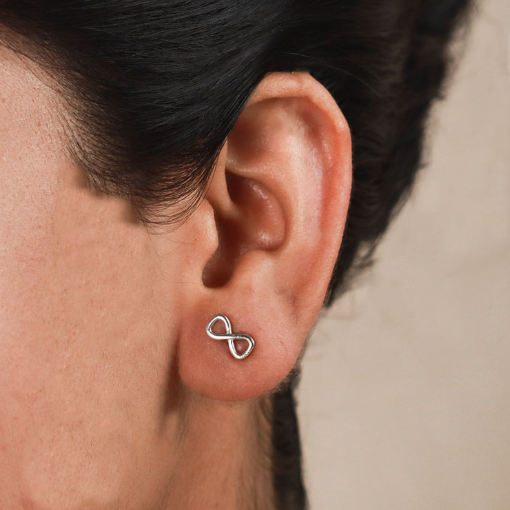 Вечные серьги с изящным дизайном