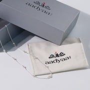 Elegance intemporelle avec notre chaîne classique en perles blanches