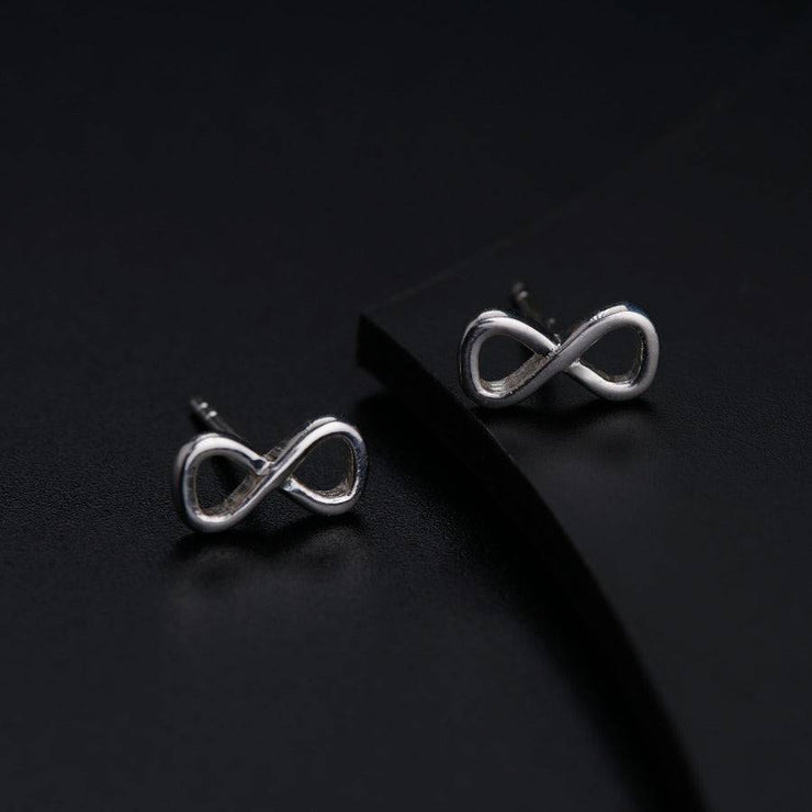 Вечные серьги с изящным дизайном