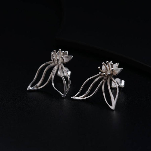 Ohrhänger mit eleganten Saxifraga-Blumenmotiven